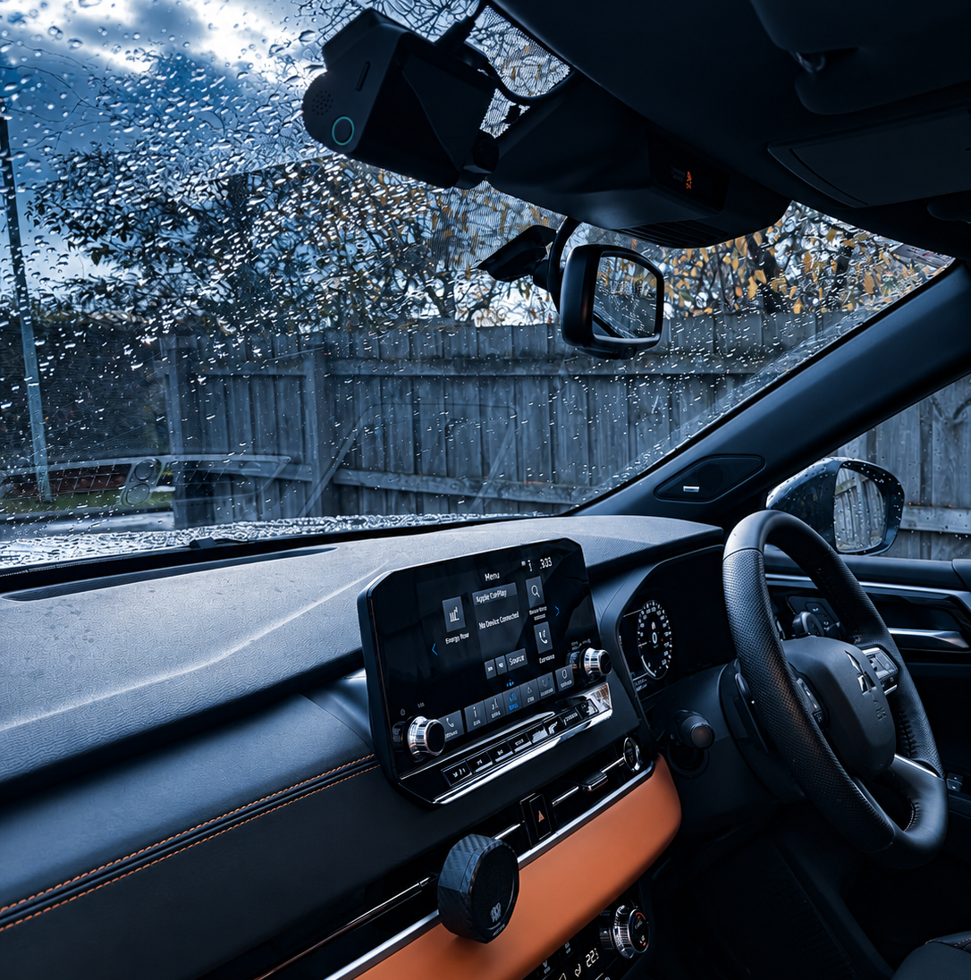 Dashcam behind the mirror